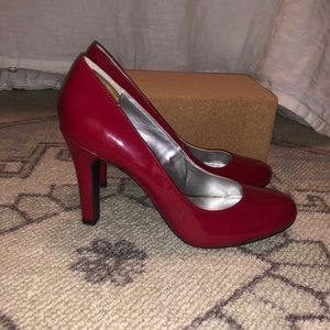 Red Bandolino Pumps